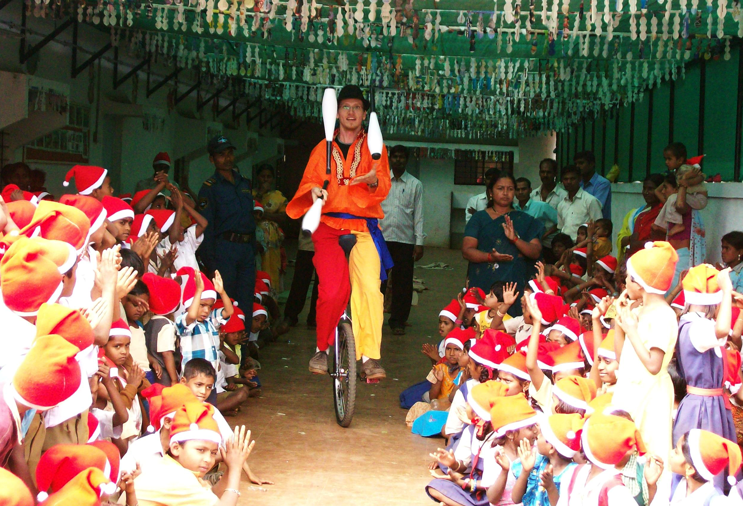 Lavasa_Juggle_Between_100_4784